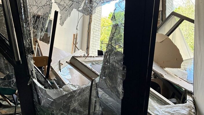 Ein Foto aus dem zerstörten ARD-Studio in Kyjiw. Foto: WDR